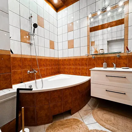 Luxury Decor & Amazing Island Views, Center! 5mins Rynek Διαμέρισμα