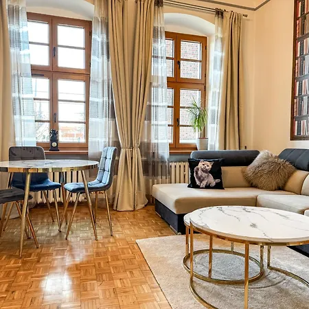 Luxury Decor & Amazing Island Views, Center! 5mins Rynek Διαμέρισμα *