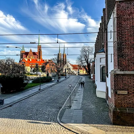 Luxury Decor & Amazing Island Views, Center! 5mins Rynek شقة