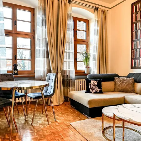 Luxury Decor & Amazing Island Views, Center! 5mins Rynek Διαμέρισμα *
